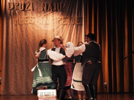 Prireditev Druži naju ples in petje z mednarodno udeležbo 21